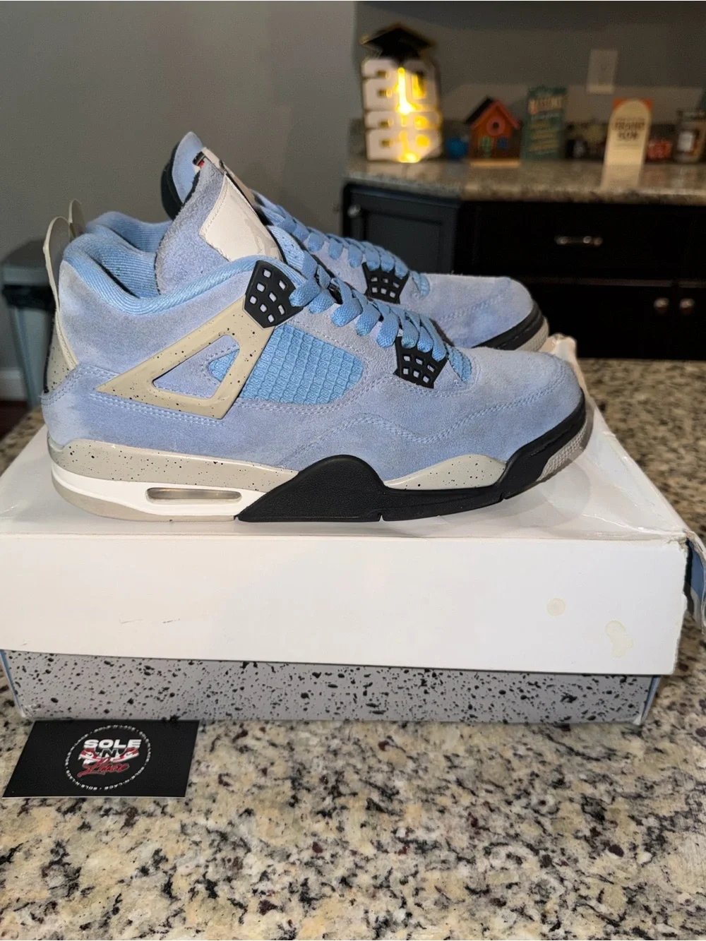 Size 8.5 Jordan 4 Retro University Blue SKU CT8527-400 Used Damaged Box